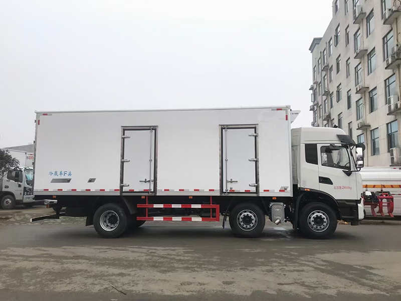 天錦KR小三軸高頂雙臥冷藏車(chē)